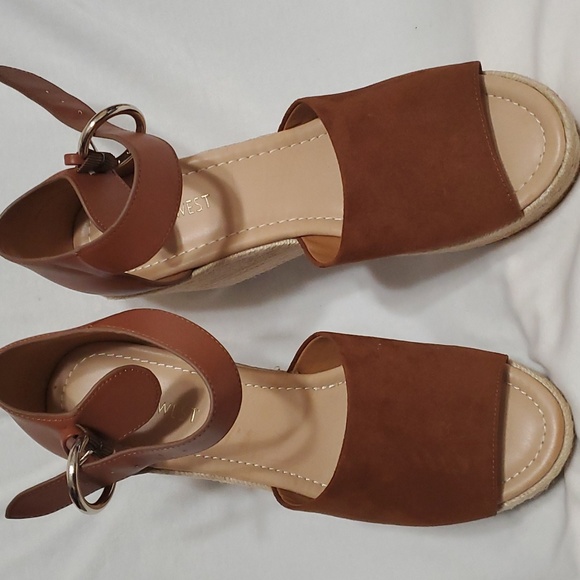 Nine West Wedge Sandal 9M brown - Picture 2 of 6